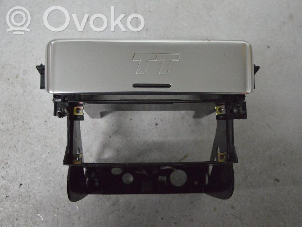 Verkleidung Radio / Navigation   8N0863243C