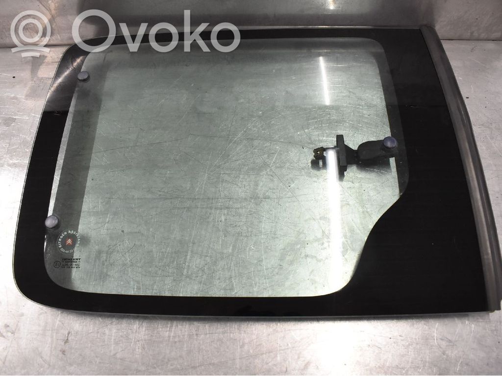 Rear side window