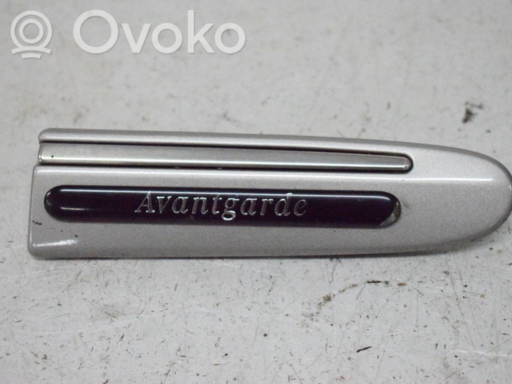 Mercedes-Benz E W211 Ornament contur aripă față 