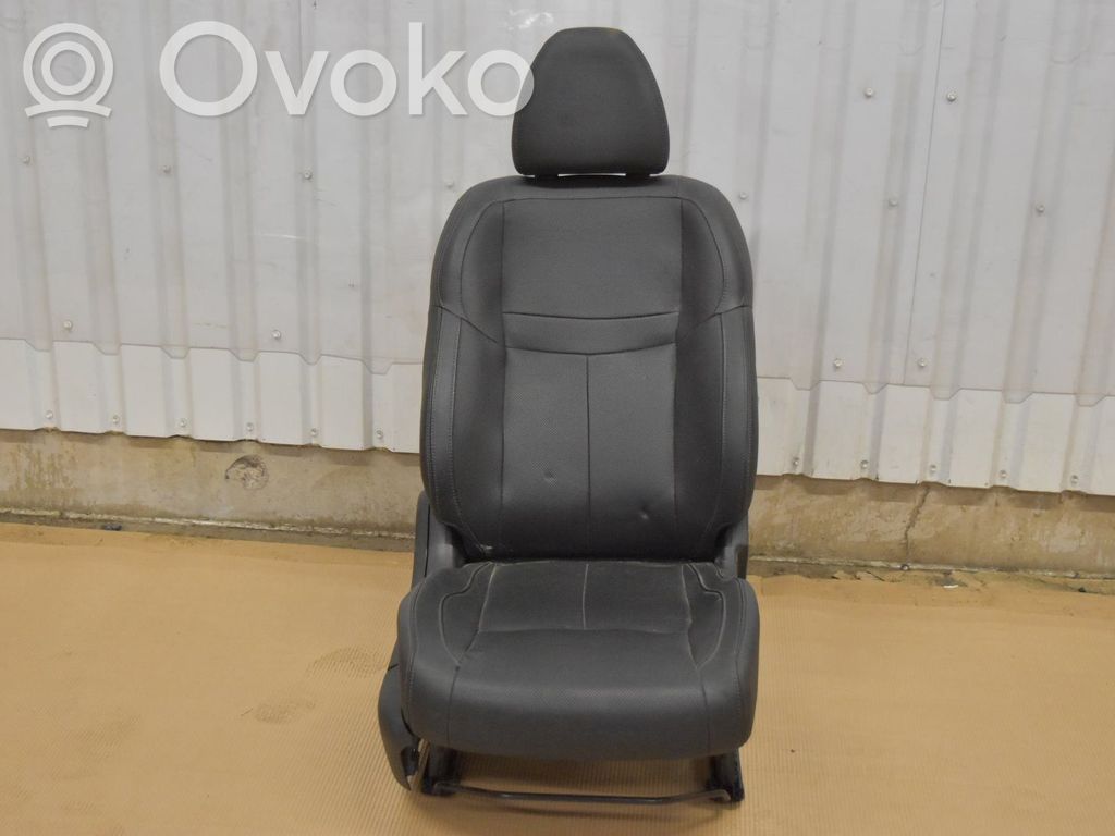 Nissan Qashqai Etumatkustajan istuin