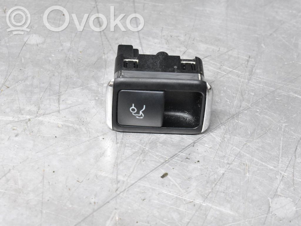 Mercedes-Benz E W212 Tailgate/boot open switch button 