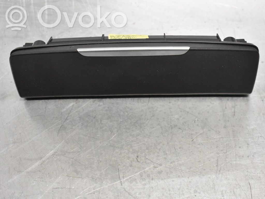 BMW 2 F22 F23 Daiktadėžė 
