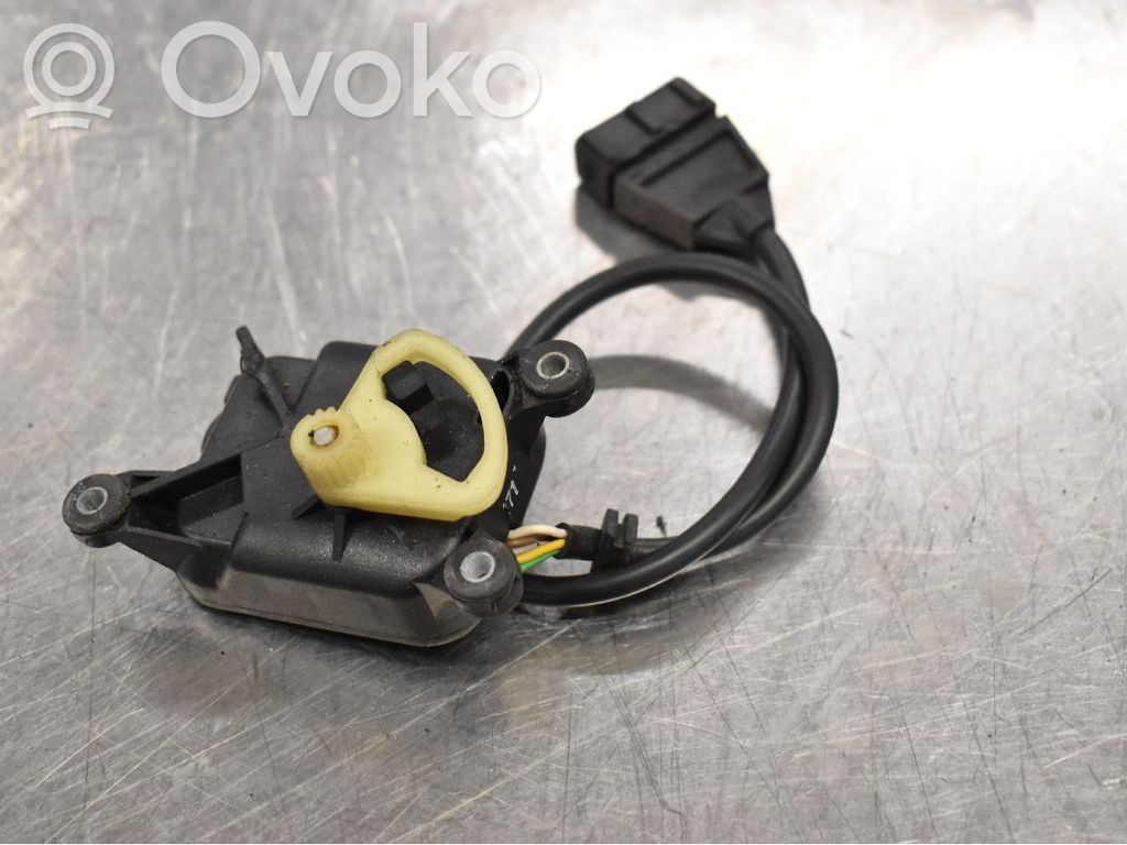 Audi 100 S4 C4 Motorino attuatore ricircolo aria dell’A/C 