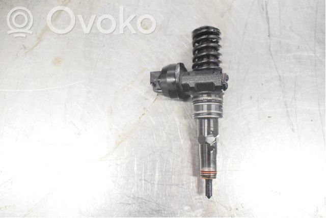 Volkswagen PASSAT B5.5 Polttoainesuutin 