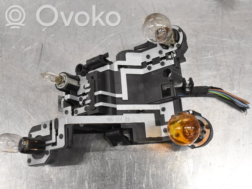 BMW 1 E82 E88 Takavalon polttimon suojan pidike 