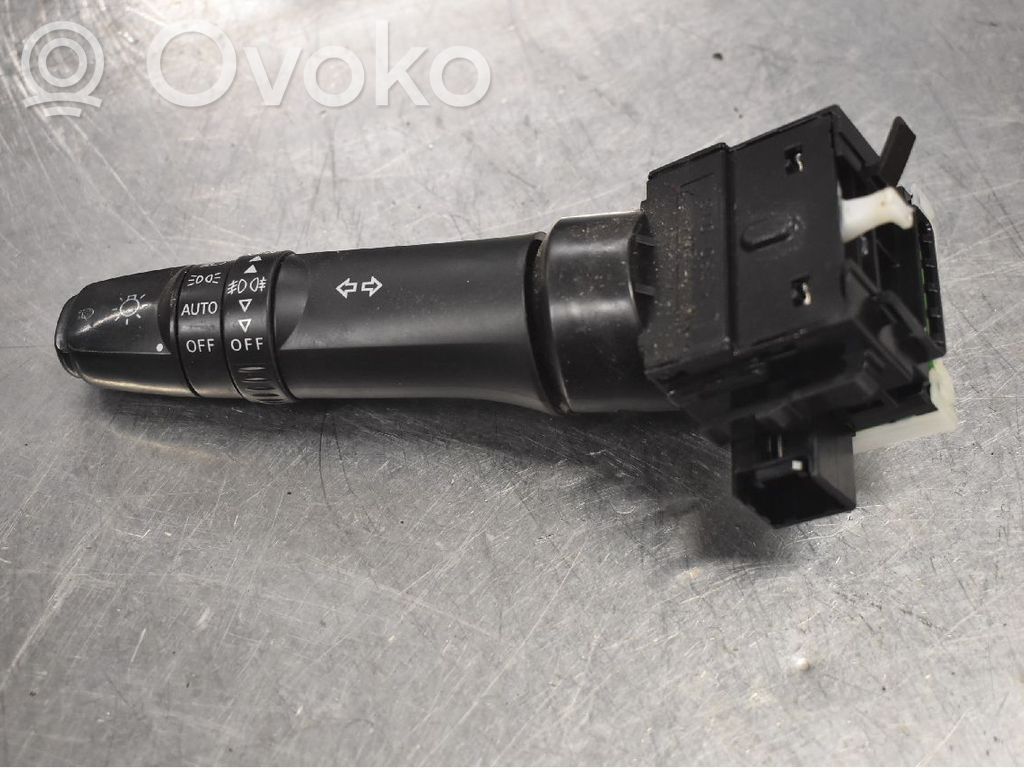 Suuntavilkun vipu   E380013