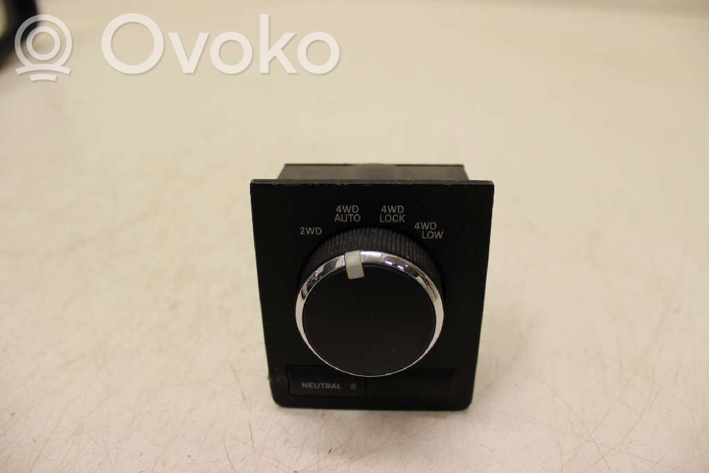 Differential lock switch   P04602972AB
