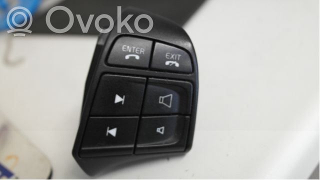 Volvo XC70 Pulsanti/interruttori sul volante