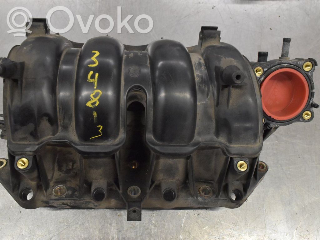 Volkswagen Golf IV Colector de admisión 