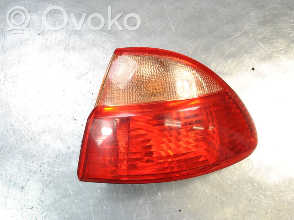 Toyota Avensis T220 Lampă spate în caroserie 