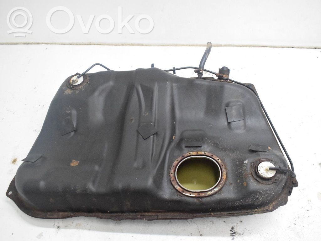 Toyota Avensis T220 Zbiornik paliwa 
