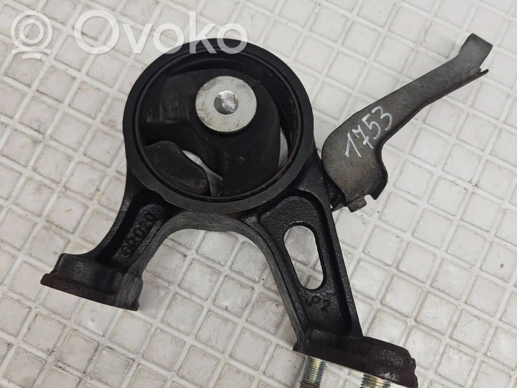 Toyota Avensis T270 Engine mount bracket 
