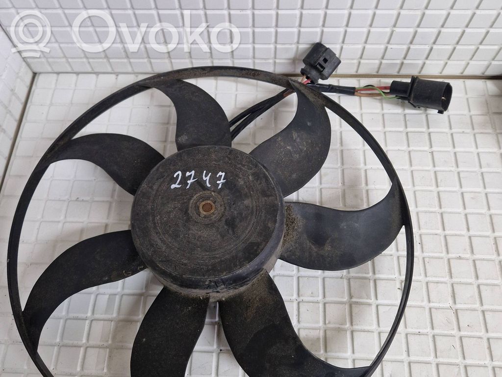 Volkswagen PASSAT B7 Elektrisks radiatoru ventilators 