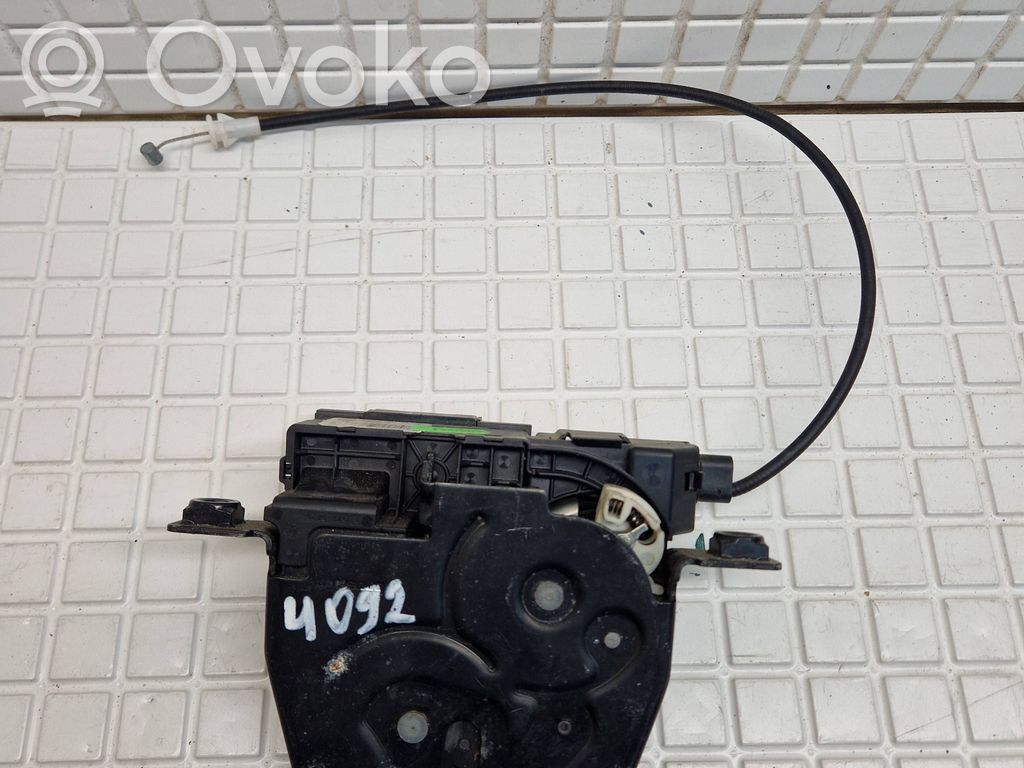 BMW 7 F01 F02 F03 F04 Takaluukun/tavaratilan lukon vastakappale 