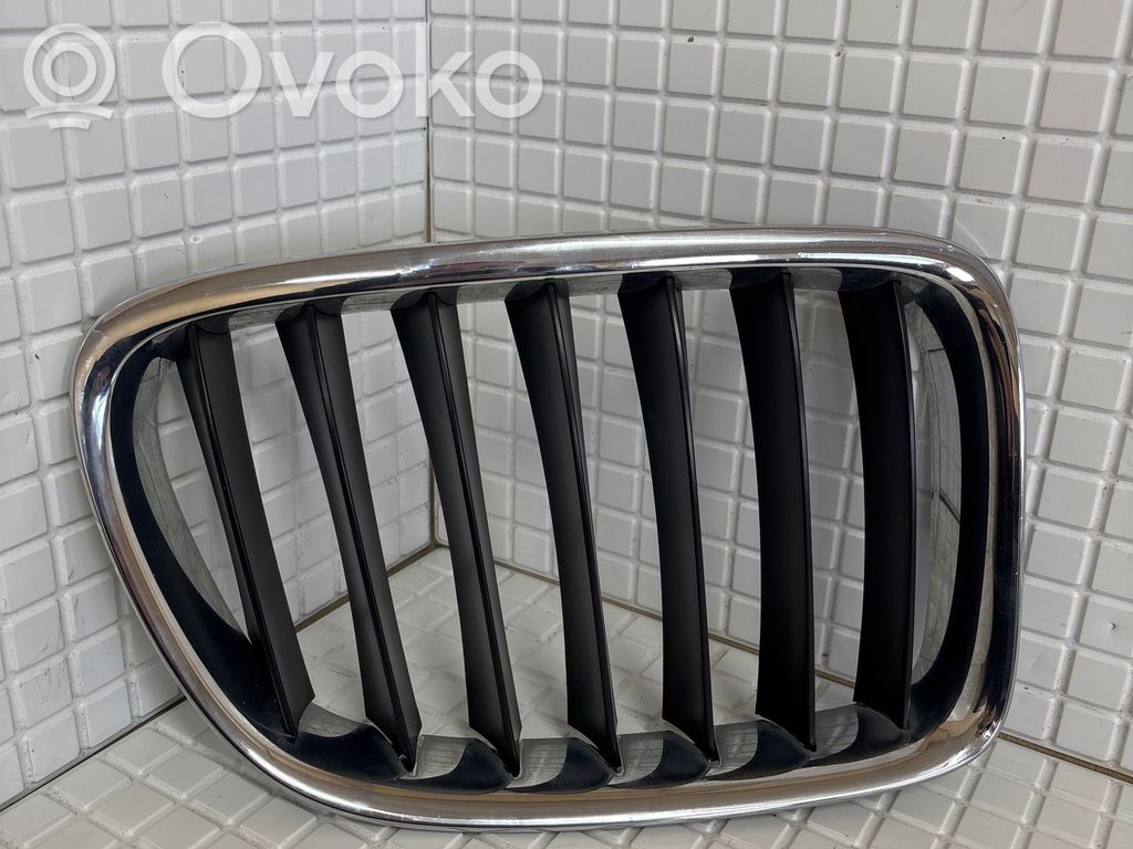 BMW X1 E84 Maskownica / Grill / Atrapa górna chłodnicy 