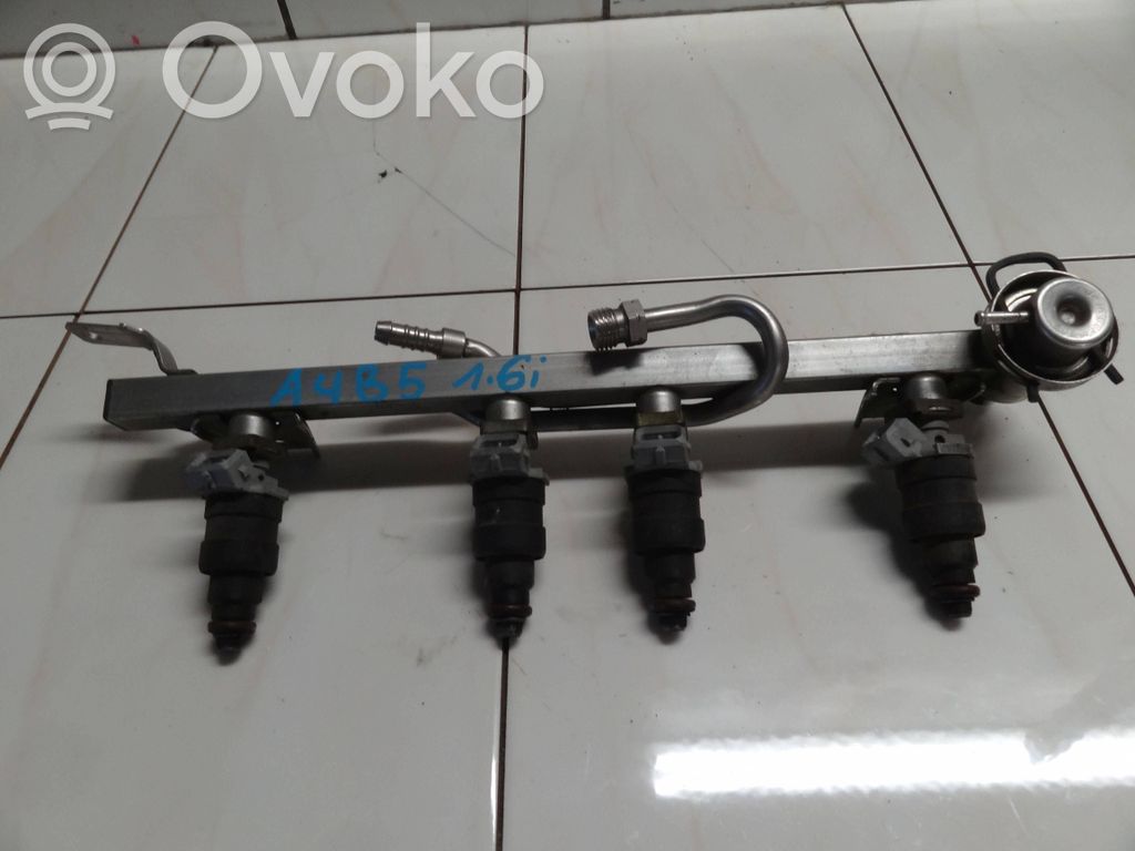 Audi A4 S4 B5 8D Tubo principal de alimentación del combustible 