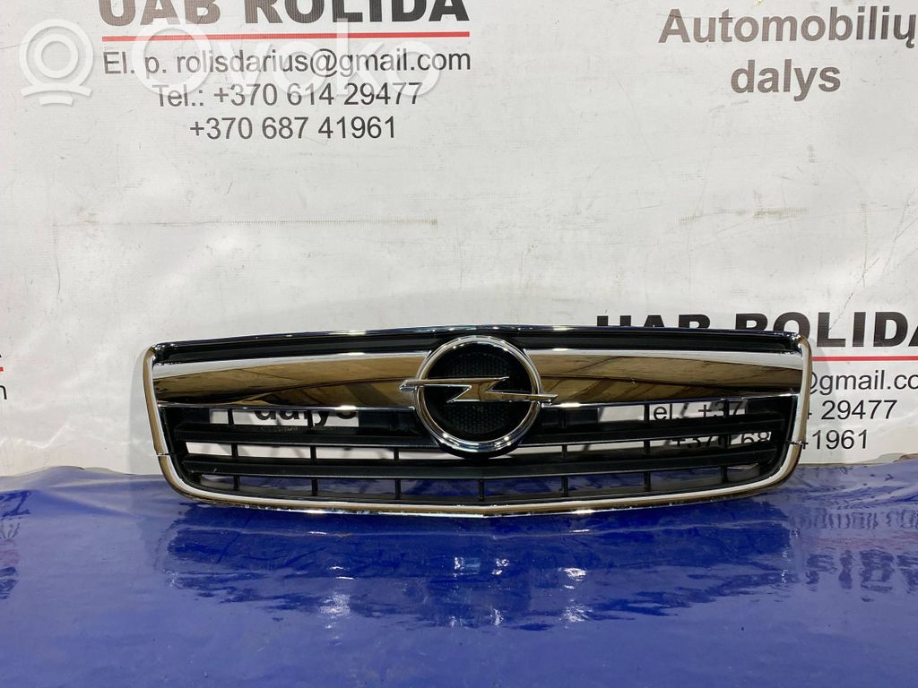 Opel Antara Front bumper upper radiator grill 