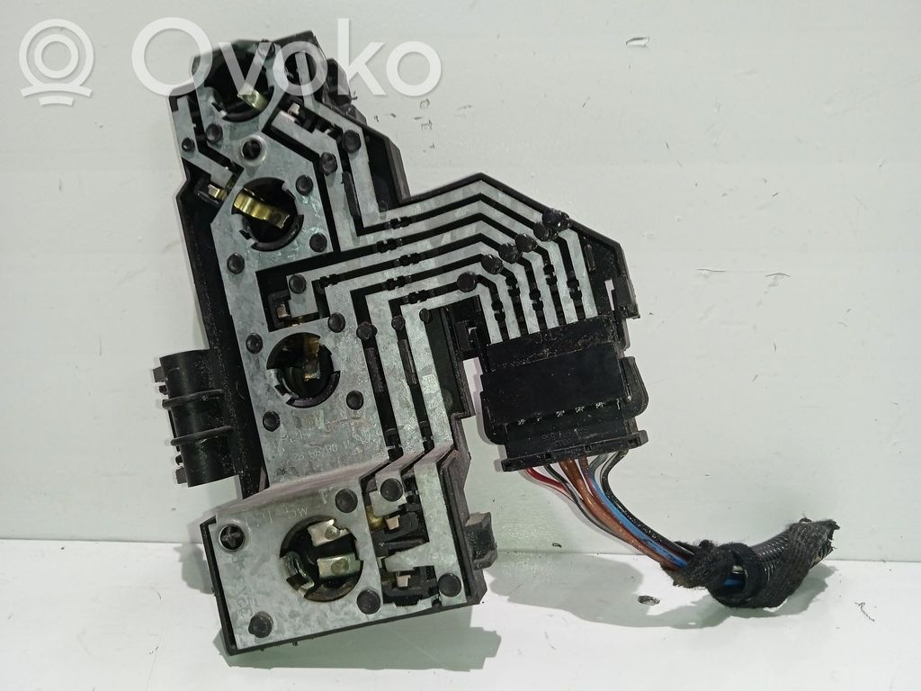 Audi A4 S4 B5 8D Takavalon polttimon suojan pidike 