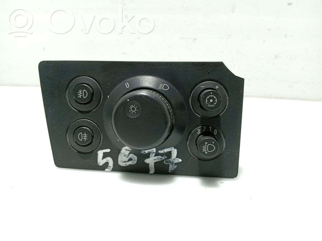 Interruptor de control del panel de luces   04061100
