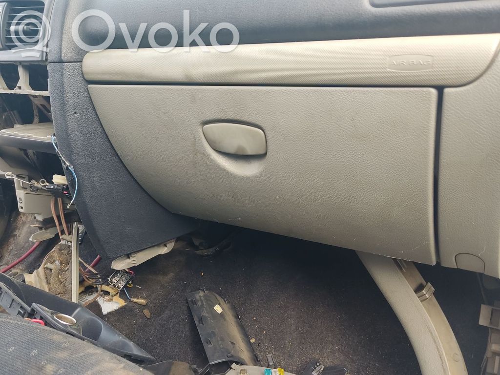 Renault Clio II Glove box 