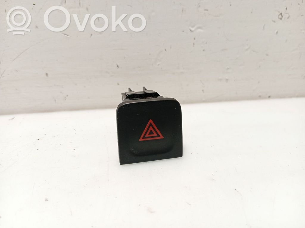 Renault Kadjar Hazard light switch 