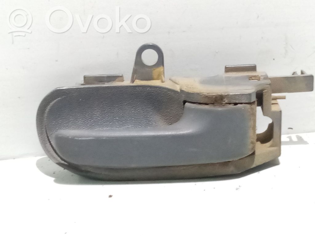Toyota Aygo AB10 Klamka wewnętrzna drzwi przednich 
