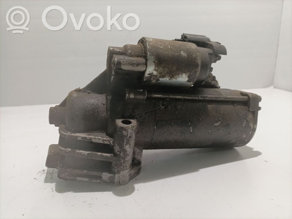 Ford Mondeo Mk III Aizmugurējā bufera montāžas kronšteins 