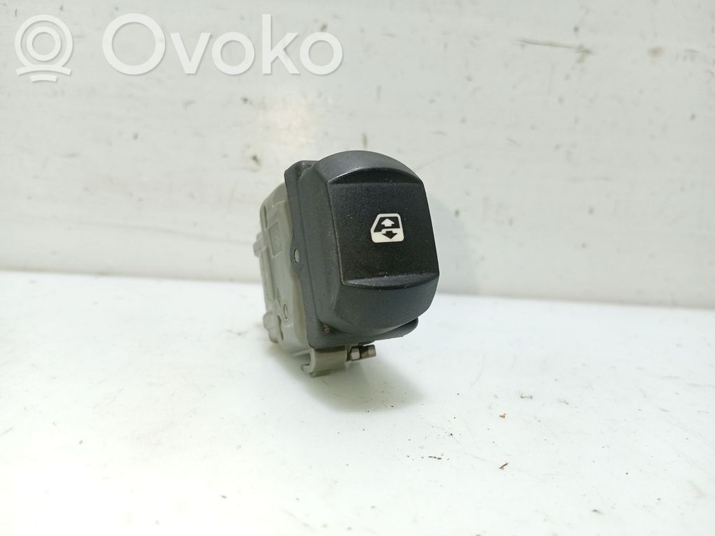 Renault Clio III Electric window control switch 