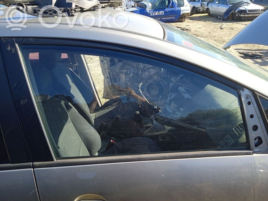 Mitsubishi Grandis Szyba drzwi przednich 