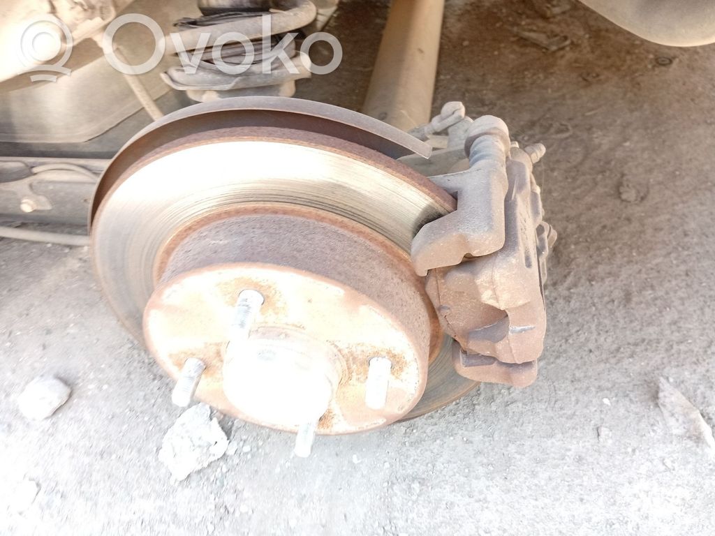 Nissan Almera N16 Tylny zacisk hamulcowy 