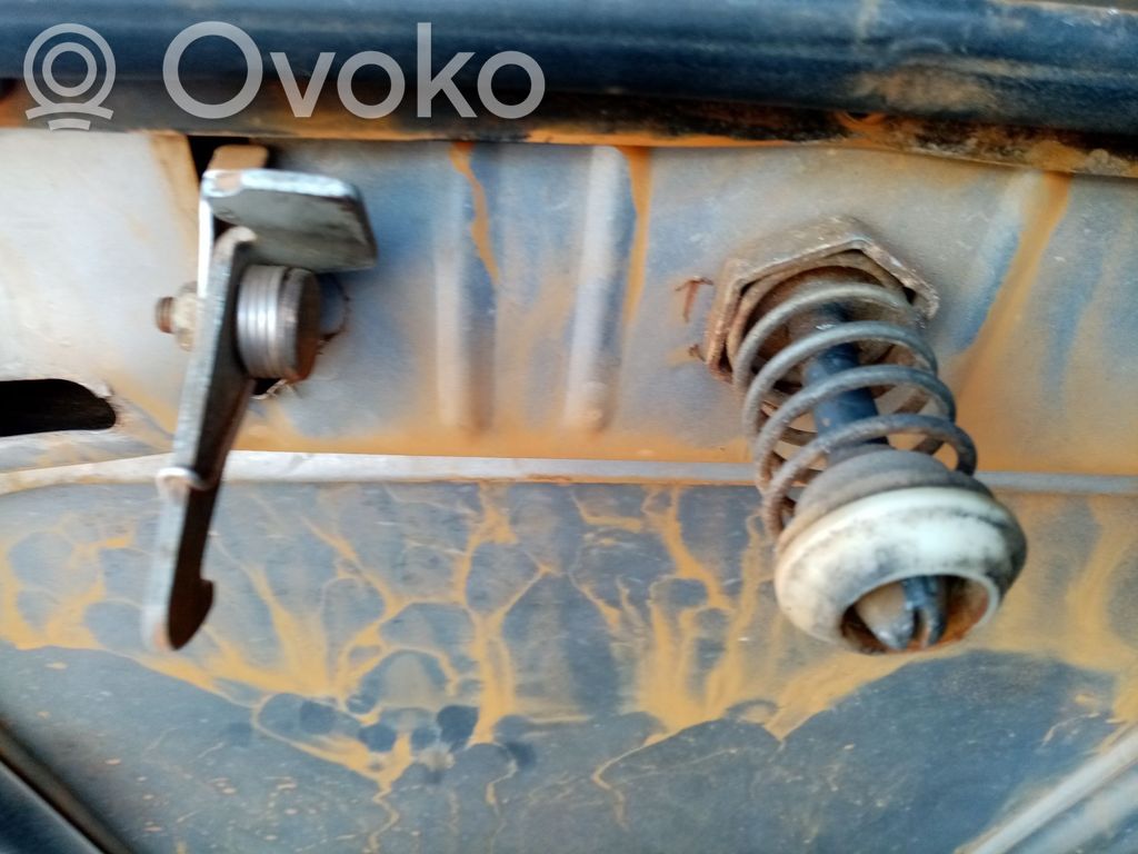 Peugeot 309 Kiinnityskoukku/-silmukka