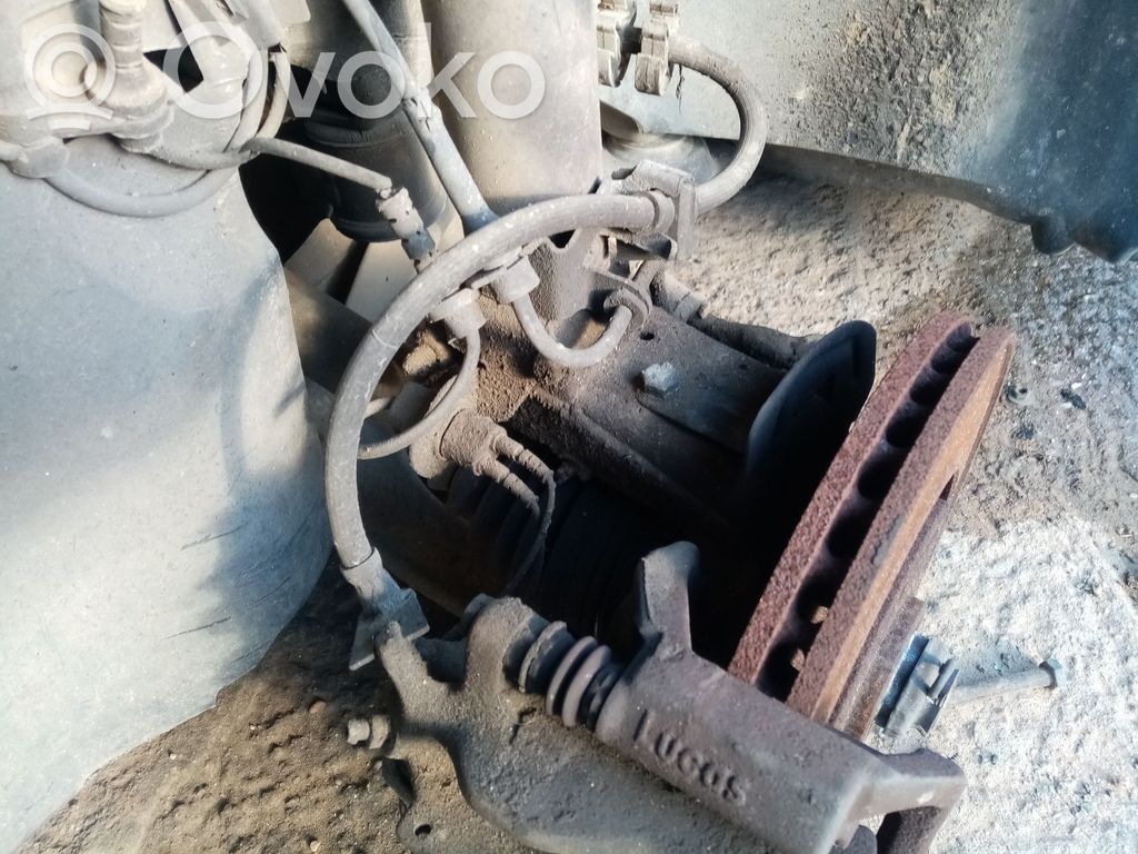 Peugeot 406 Zwrotnica koła przedniego 