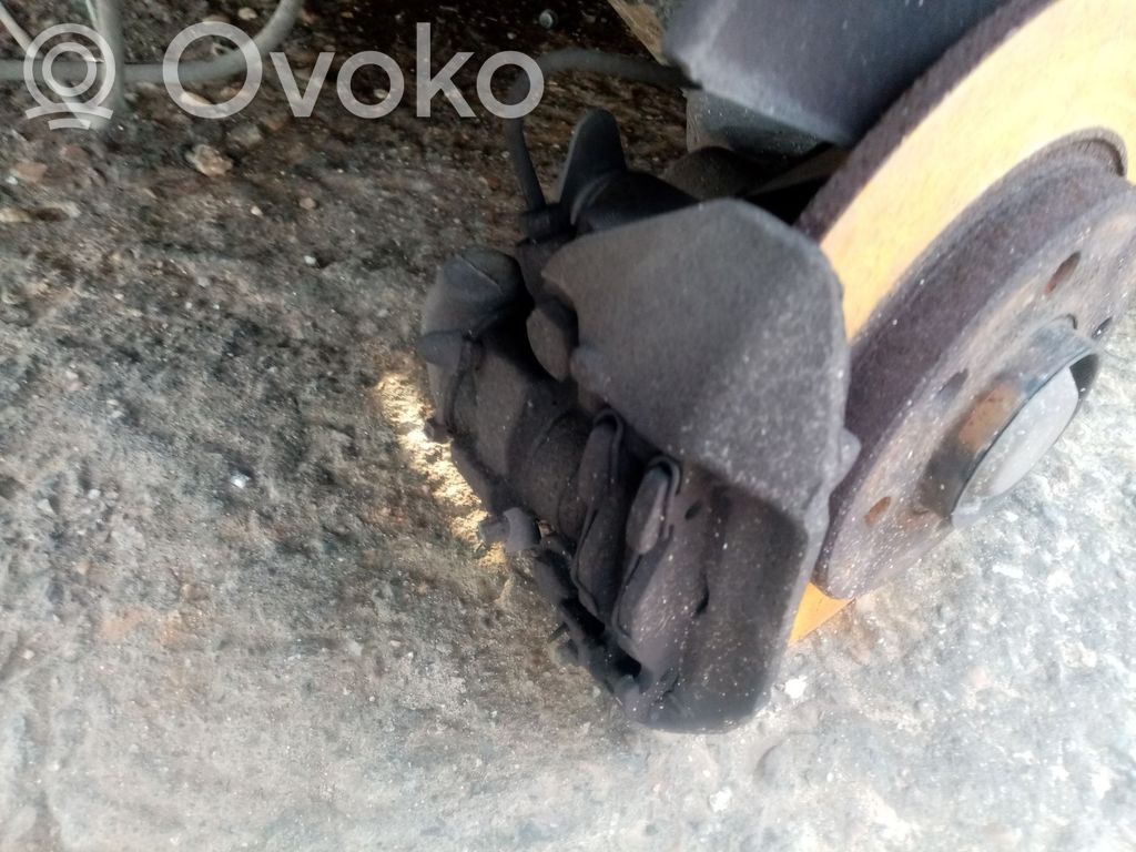 Citroen Xsara Jarrusatulan tyynyn pidike takana 