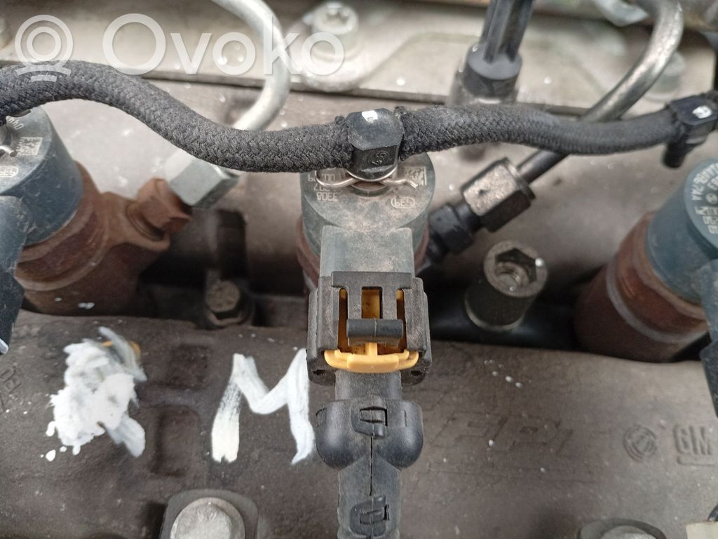 Opel Combo C Inyector de combustible 