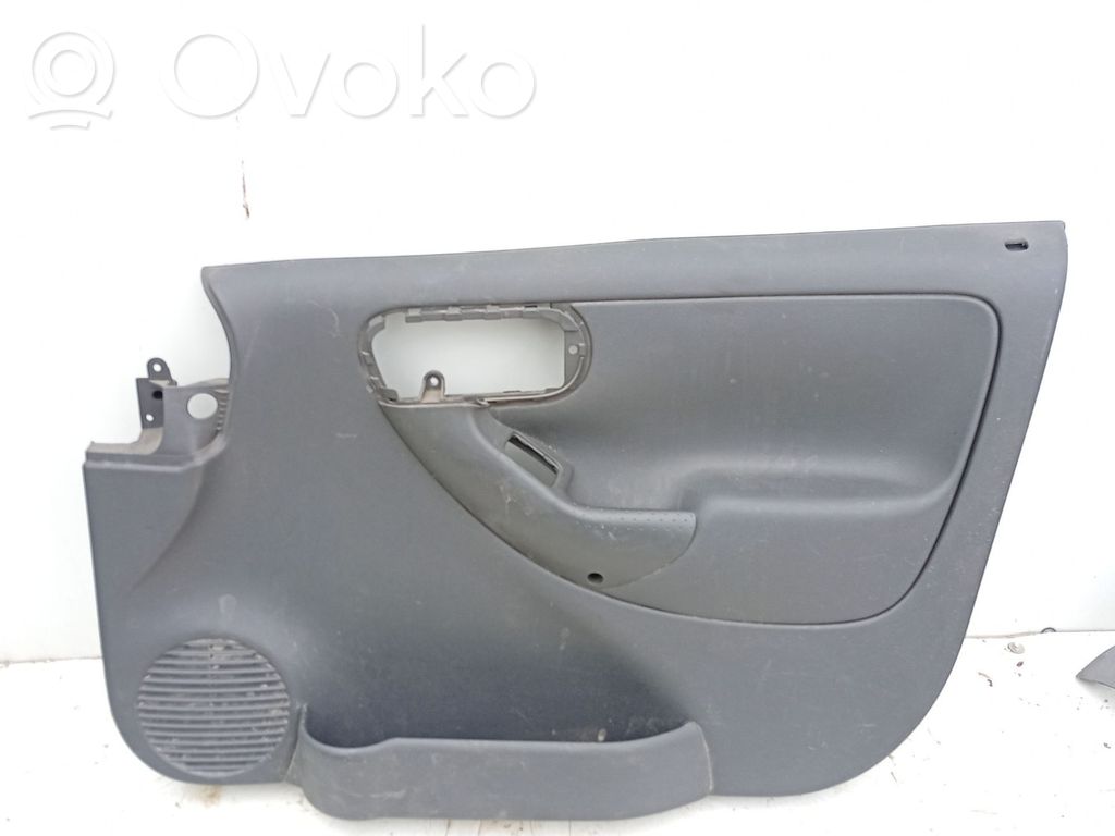 Opel Combo C Etuoven verhoilu 