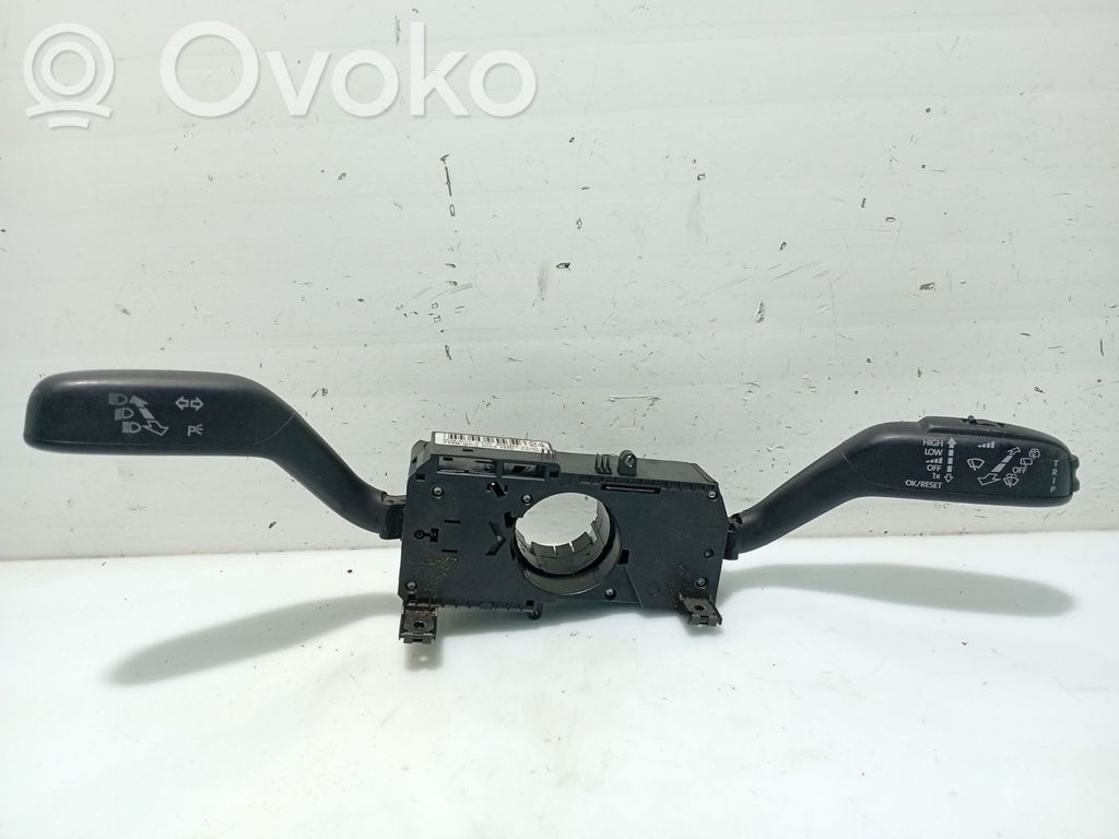 Skoda Fabia Mk2 (5J) Interruptor de control multifunción 