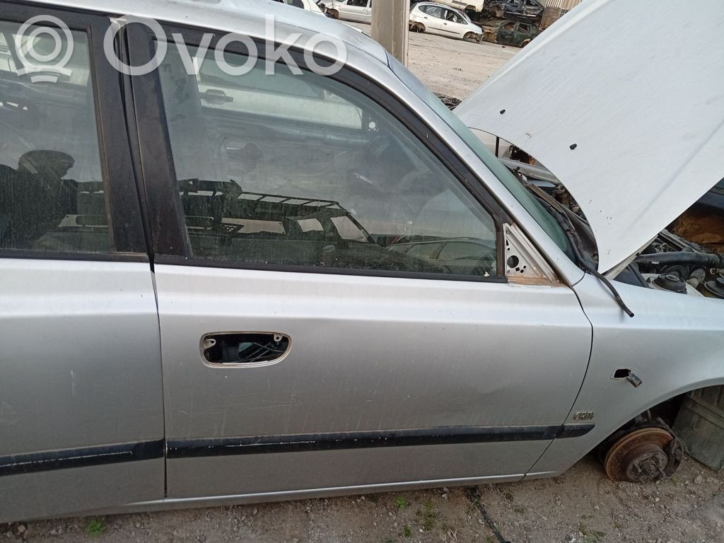 Hyundai Accent Puerta delantera 