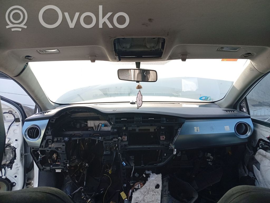 Toyota Auris E180 Panelis 