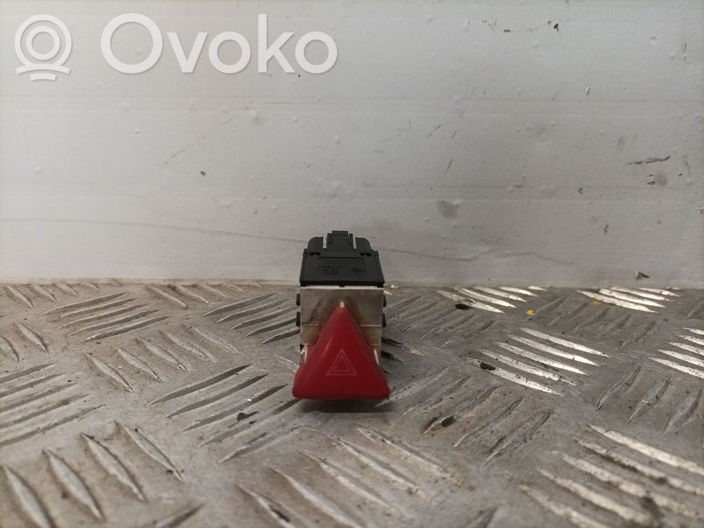 Volkswagen Passat Alltrack Interruttore luci di emergenza 
