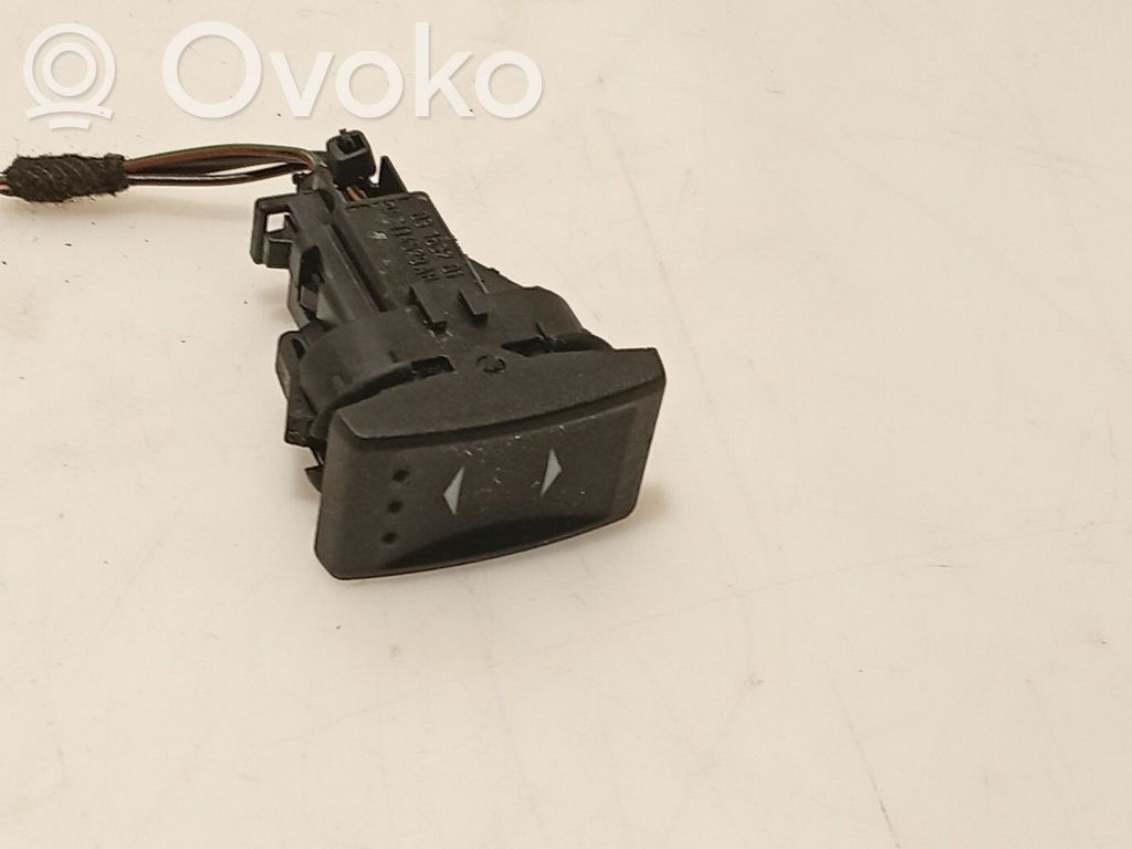 Ford Mondeo Mk III Przyciski szyb 