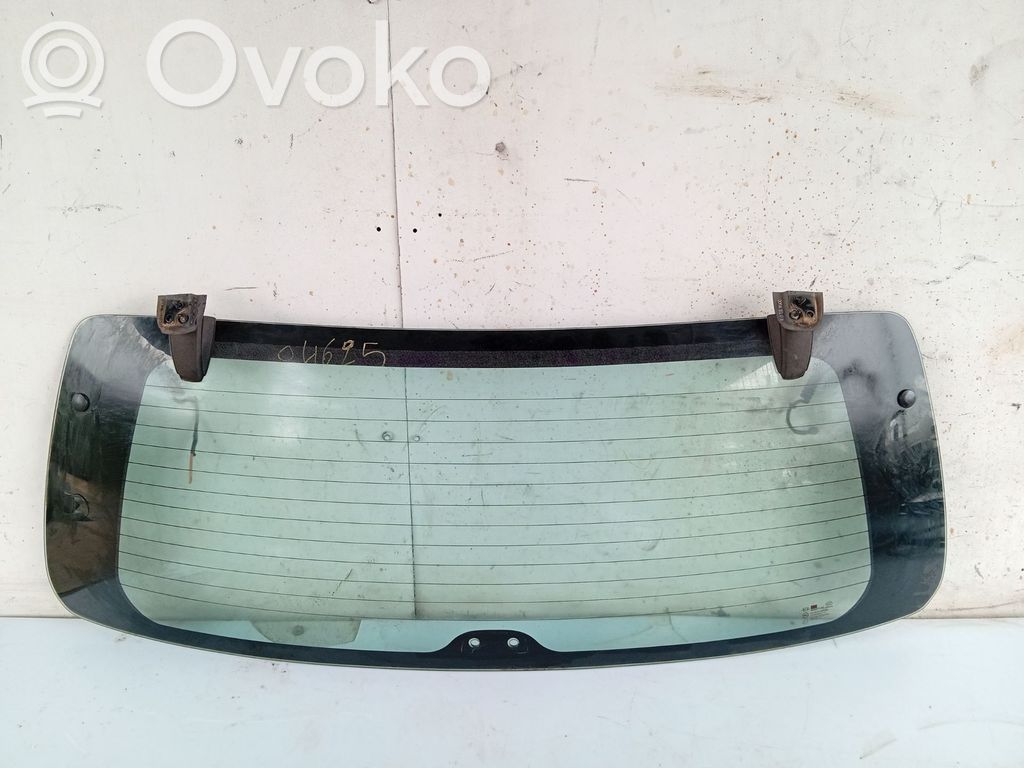 KIA Sorento Vidrio lateral trasero 