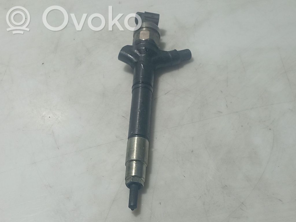 Toyota Avensis T250 Inyector de combustible