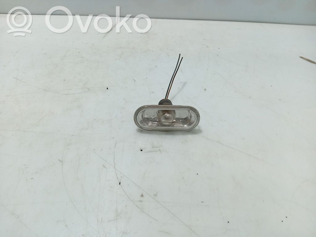 Seat Leon (1M) Semnalizator bară față 