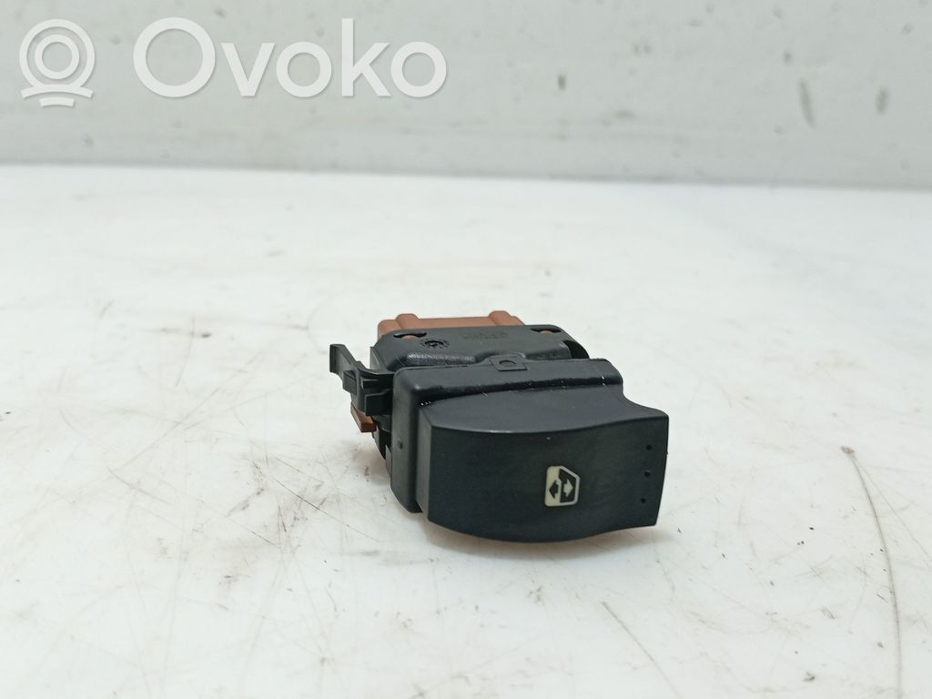 Opel Vivaro Electric window control switch 