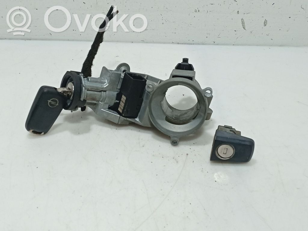 Opel Corsa D Užvedimo spynelė 