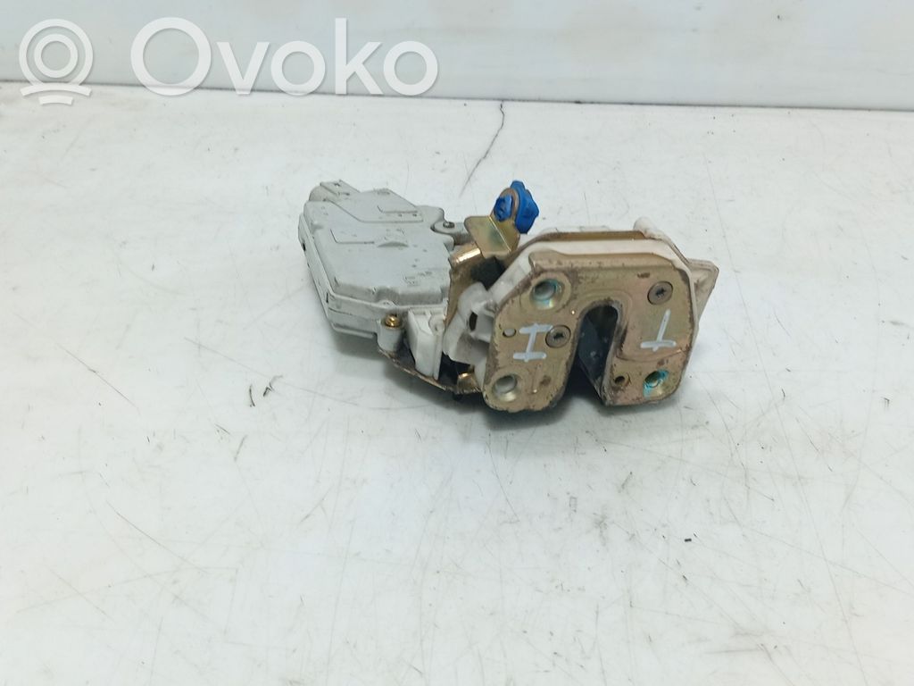 Nissan Primera Takaoven lukko