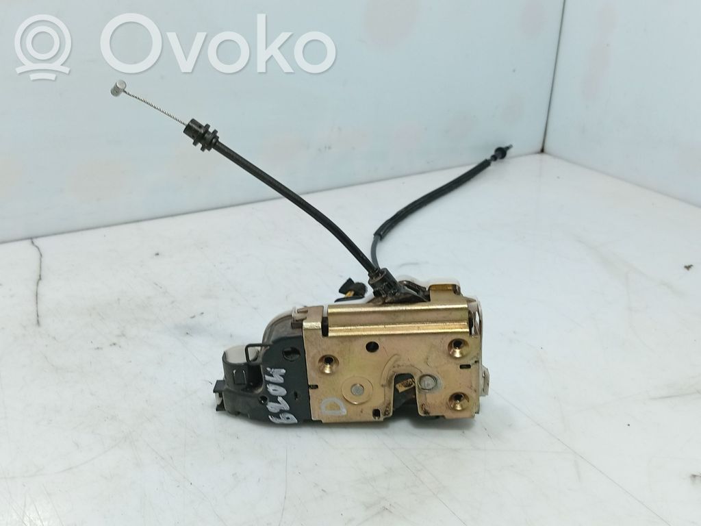 Priekšpusē slēdzene   9136N7,46983280