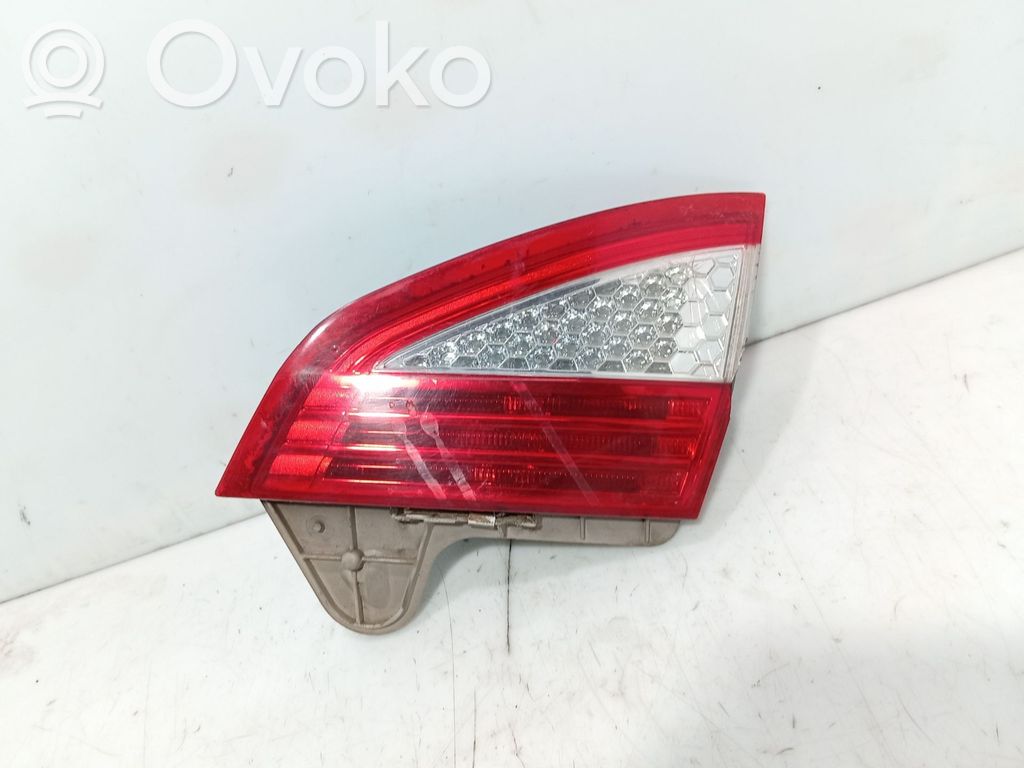 Ford Mondeo MK IV Aizmugurējais lukturis virsbūvē 