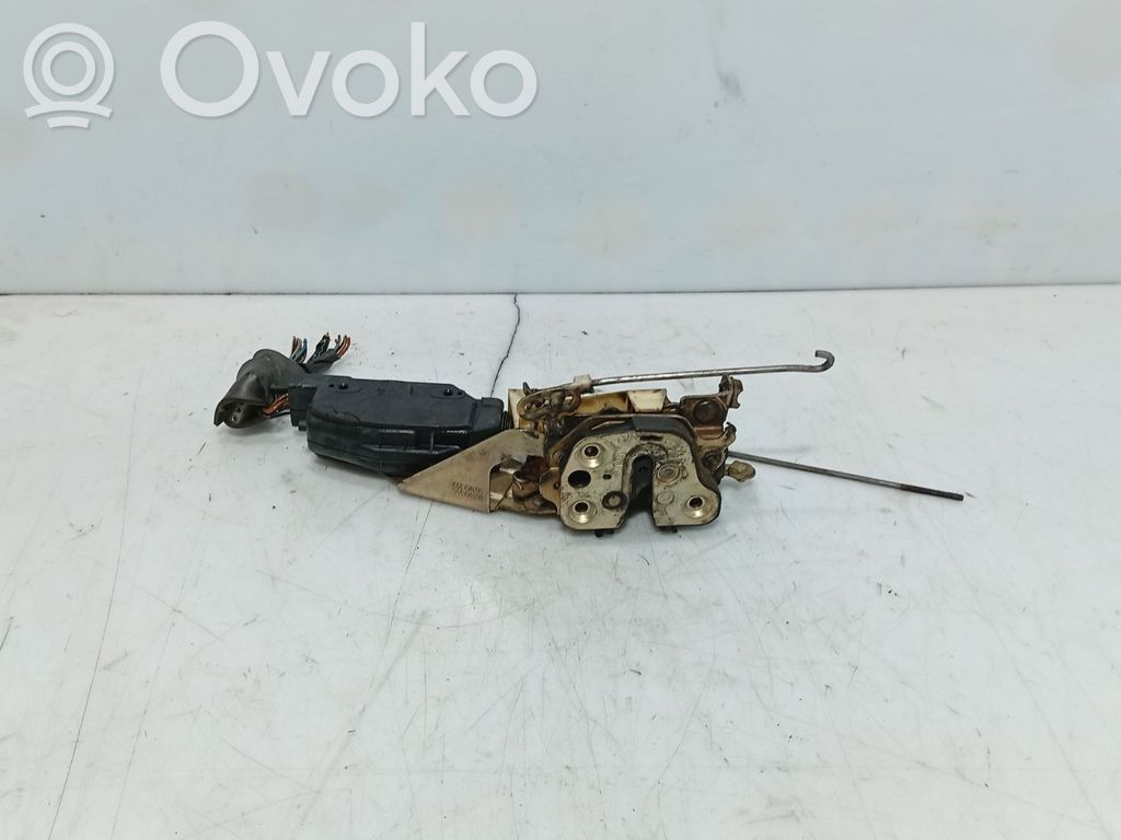 Opel Omega A Front door lock 