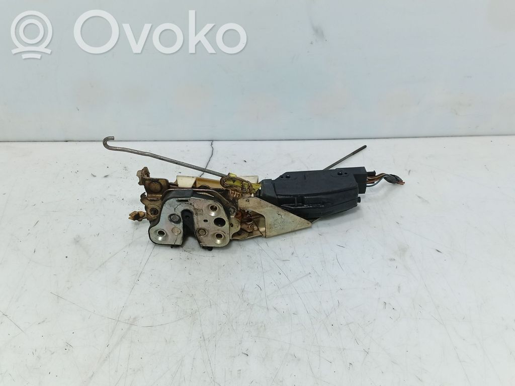 Opel Omega A Zamek drzwi przednich 